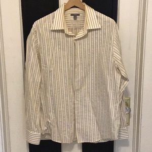Mens large Apt 9 button up shirt.